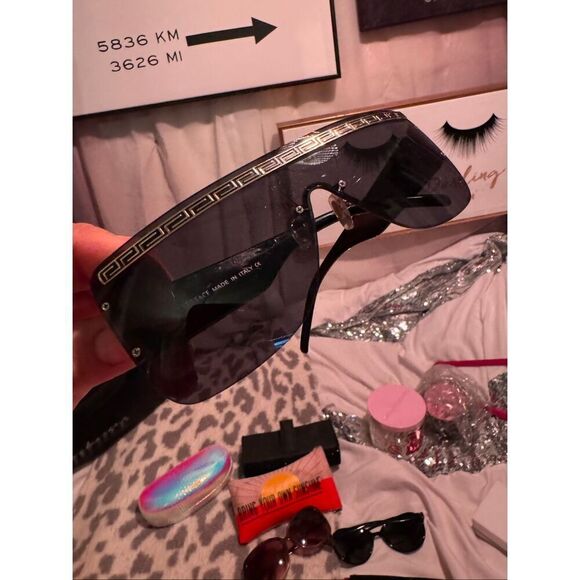 Vintage 1990’s Y2K Versace Sunglasses Black  Oversized shield visor Designer main image 9